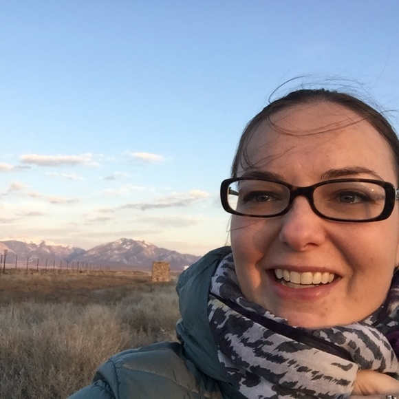 Meet your Posher, Elyse - Picture 3 of 5